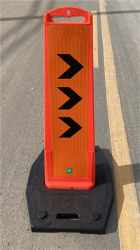 Vertical panel with rubber base